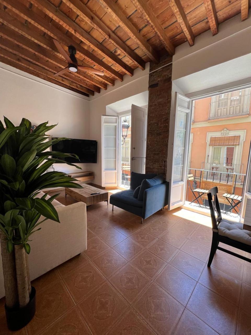 Casa Naty, Espacioso Renovado Apartamento En El Centro De Malaga Exterior photo